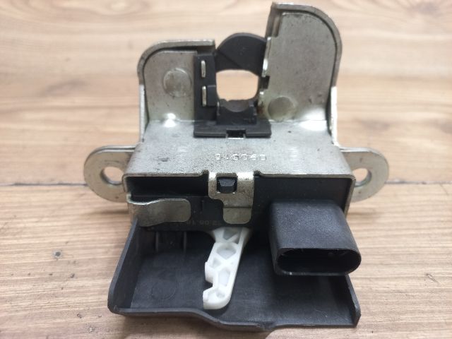 bontott SEAT LEON Csomagtérajtó Zárszerkezet