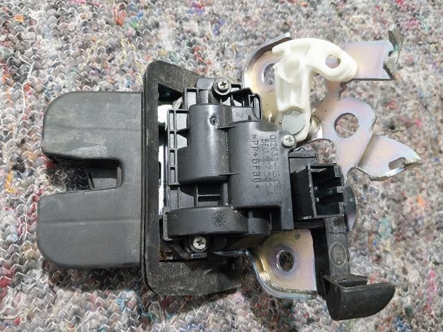 bontott SEAT LEON Csomagtérajtó Zárszerkezet