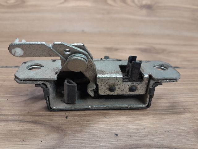 bontott SEAT LEON Csomagtérajtó Zárszerkezet