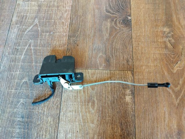 bontott SEAT LEON Csomagtérajtó Zárszerkezet