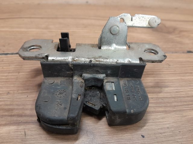 bontott SEAT LEON Csomagtérajtó Zárszerkezet