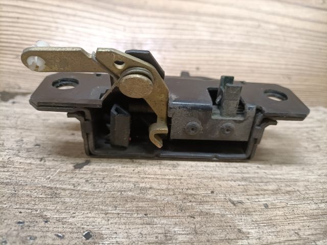 bontott SEAT LEON Csomagtérajtó Zárszerkezet