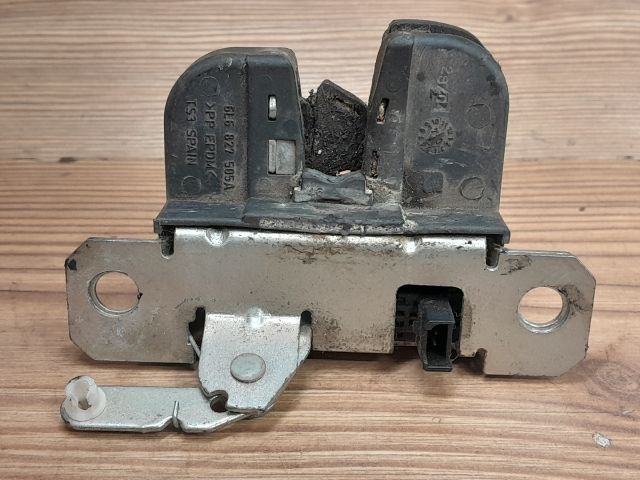 bontott SEAT LEON Csomagtérajtó Zárszerkezet