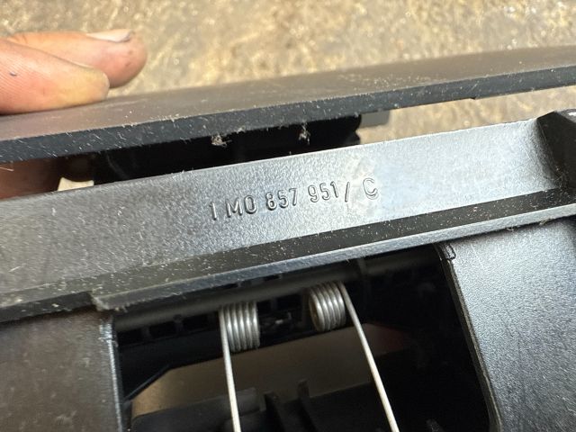 bontott SEAT LEON Első Hamutartó