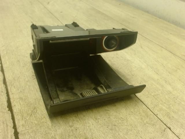 bontott SEAT LEON Első Hamutartó