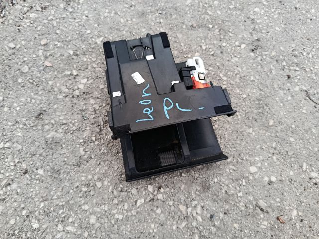 bontott SEAT LEON Első Hamutartó