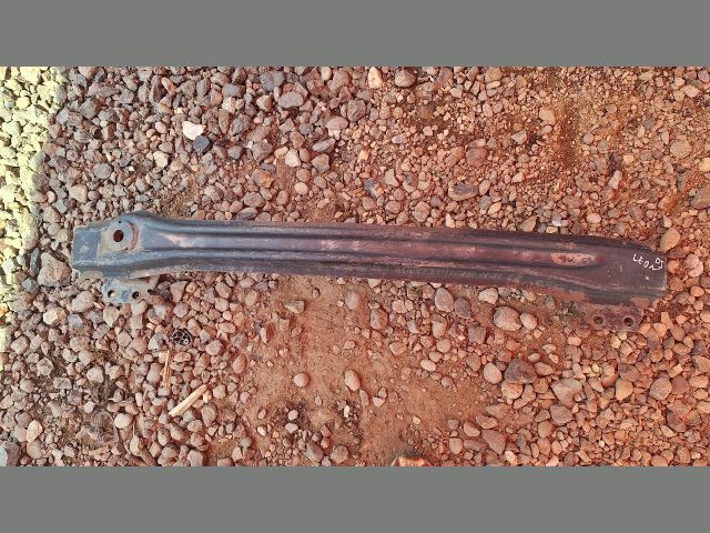 bontott SEAT LEON Első Lökhárító Merevítő (Fém)