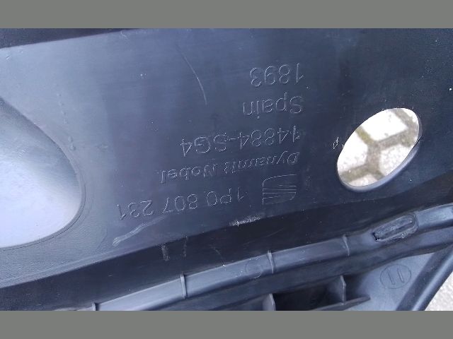 bontott SEAT LEON Első Lökhárító (Részeivel)