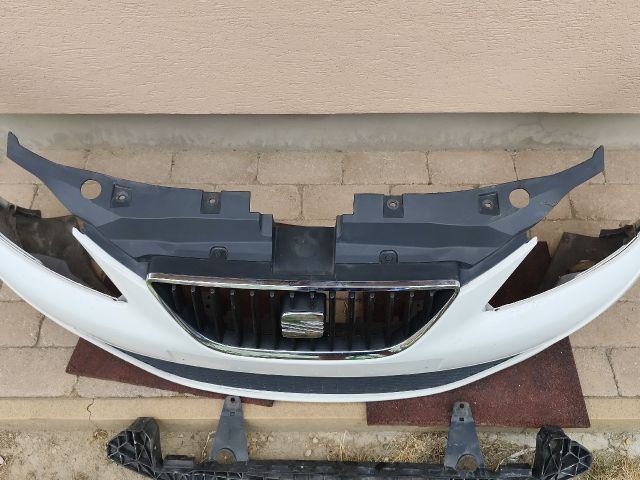 bontott SEAT LEON Első Lökhárító (Részeivel)