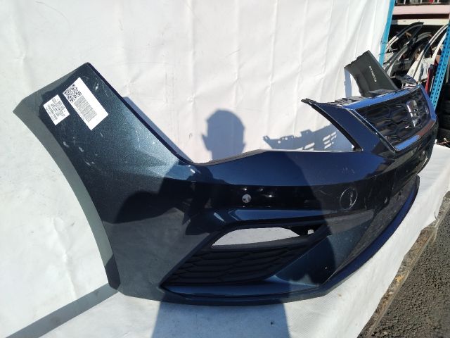 bontott SEAT LEON Első Lökhárító (Üresen)