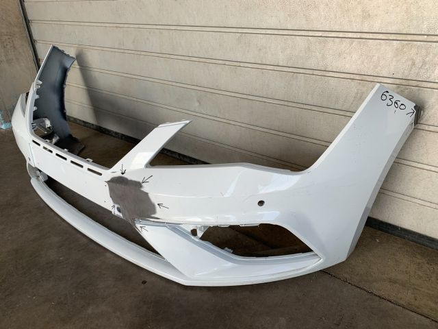 bontott SEAT LEON Első Lökhárító (Üresen)