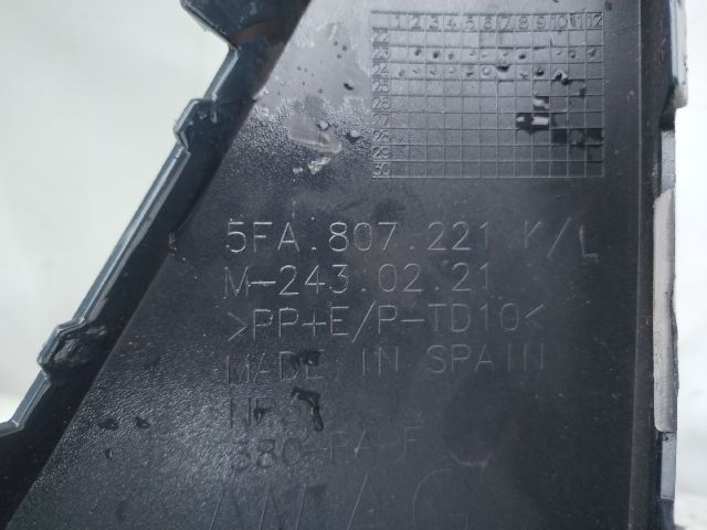 bontott SEAT LEON Első Lökhárító (Üresen)