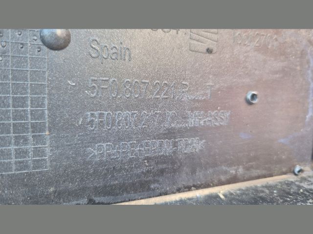 bontott SEAT LEON Első Lökhárító (Üresen)