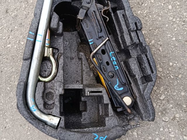 bontott SEAT LEON Emelő