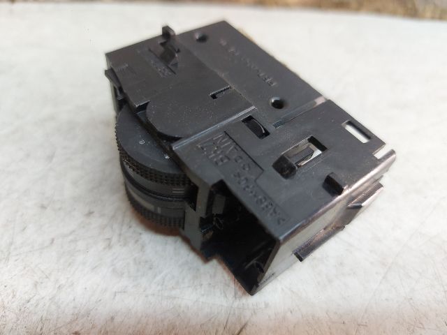 bontott SEAT LEON Fényszórómagasság Állító Kapcsoló