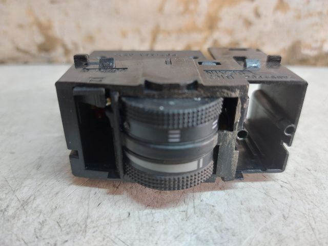 bontott SEAT LEON Fényszórómagasság Állító Kapcsoló