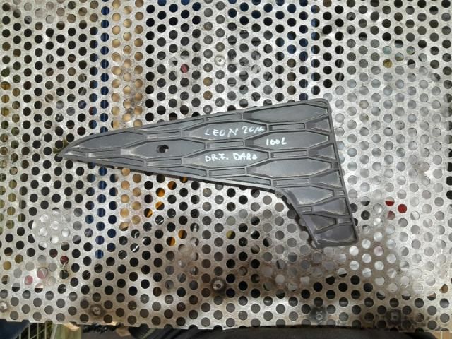 bontott SEAT LEON Hűtőrács