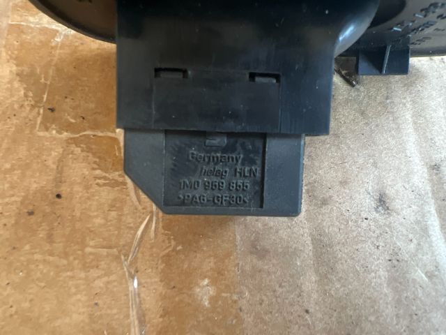 bontott SEAT LEON Jobb első Ablakemelő Kapcsoló