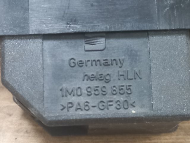 bontott SEAT LEON Jobb első Ablakemelő Kapcsoló