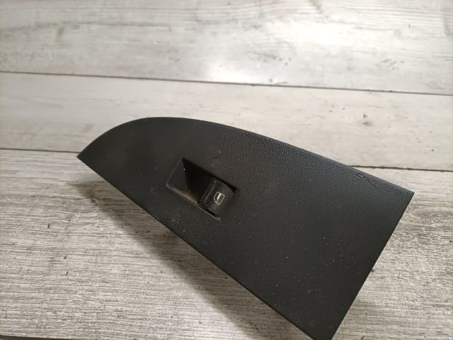 bontott SEAT LEON Jobb első Ablakemelő Kapcsoló