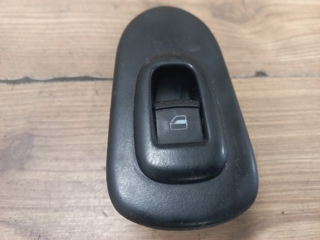 bontott SEAT LEON Jobb első Ablakemelő Kapcsoló