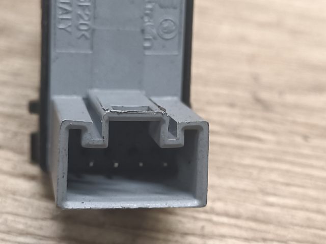 bontott SEAT LEON Jobb első Ablakemelő Kapcsoló