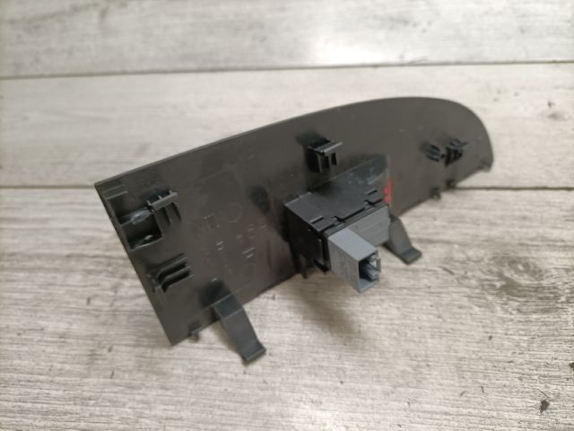 bontott SEAT LEON Jobb első Ablakemelő Kapcsoló