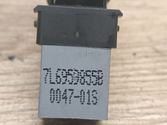 bontott SEAT LEON Jobb első Ablakemelő Kapcsoló