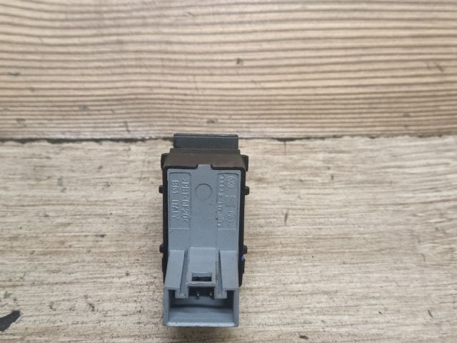 bontott SEAT LEON Jobb első Ablakemelő Kapcsoló