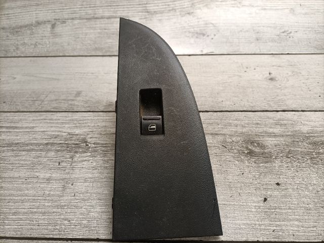 bontott SEAT LEON Jobb első Ablakemelő Kapcsoló