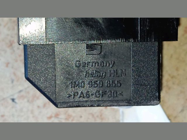 bontott SEAT LEON Jobb első Ablakemelő Kapcsoló