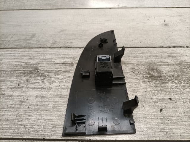 bontott SEAT LEON Jobb első Ablakemelő Kapcsoló