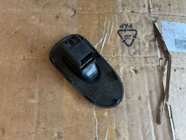 bontott SEAT LEON Jobb első Ablakemelő Kapcsoló