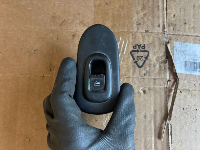 bontott SEAT LEON Jobb első Ablakemelő Kapcsoló