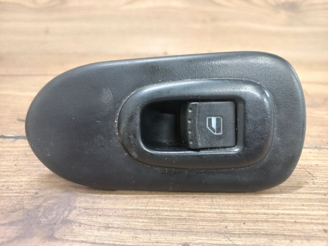 bontott SEAT LEON Jobb első Ablakemelő Kapcsoló