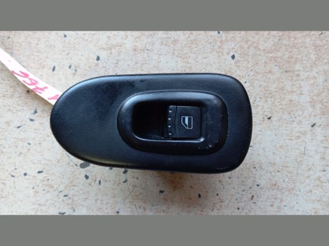 bontott SEAT LEON Jobb első Ablakemelő Kapcsoló