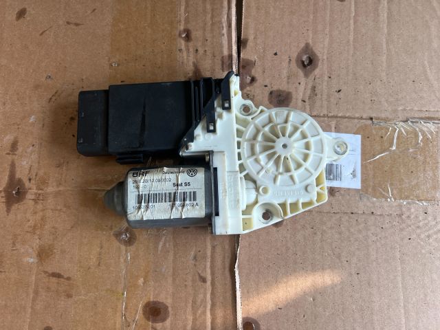bontott SEAT LEON Jobb első Ablakemelő Motor