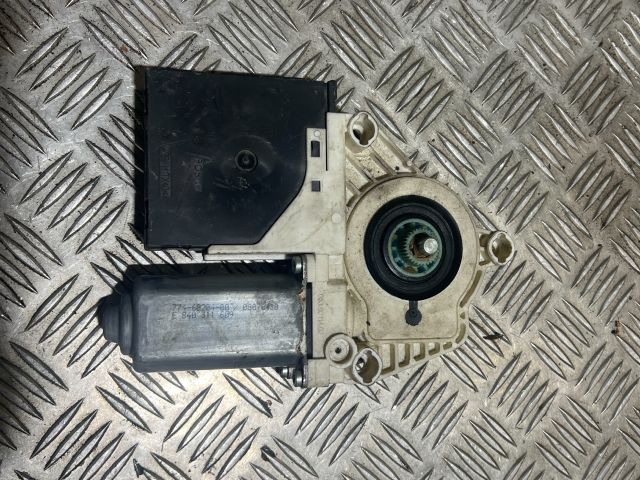 bontott SEAT LEON Jobb első Ablakemelő Motor