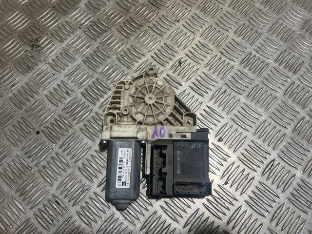 bontott SEAT LEON Jobb első Ablakemelő Motor