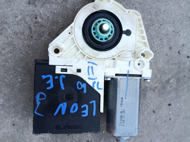 bontott SEAT LEON Jobb első Ablakemelő Motor