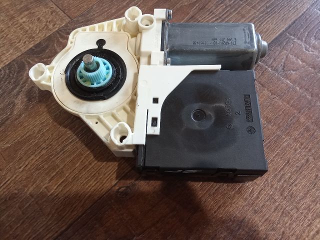 bontott SEAT LEON Jobb első Ablakemelő Motor