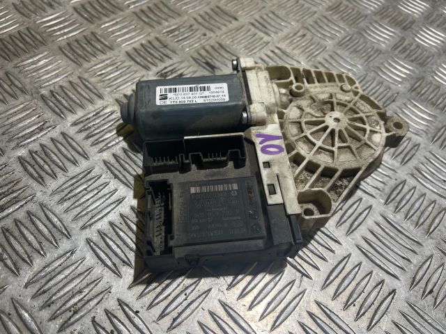 bontott SEAT LEON Jobb első Ablakemelő Motor