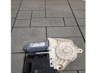 bontott SEAT LEON Jobb első Ablakemelő Motor