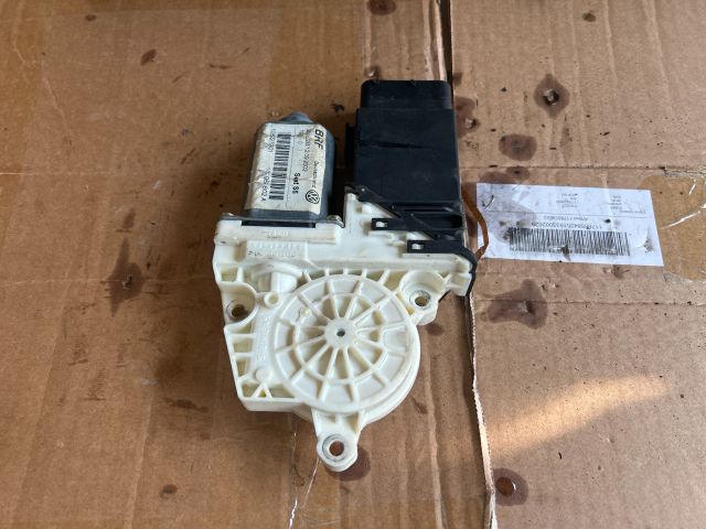 bontott SEAT LEON Jobb első Ablakemelő Motor