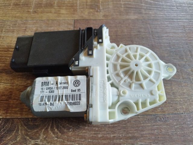 bontott SEAT LEON Jobb első Ablakemelő Motor