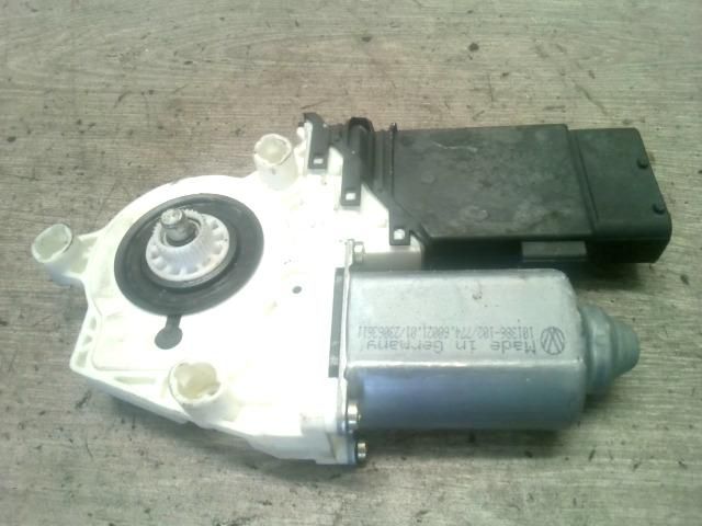 bontott SEAT LEON Jobb első Ablakemelő Motor