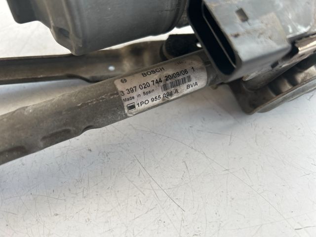 bontott SEAT LEON Jobb első Ablaktörlő Motor