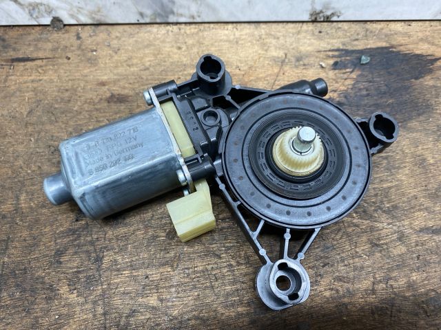 bontott SEAT LEON Jobb első Ablaktörlő Motor