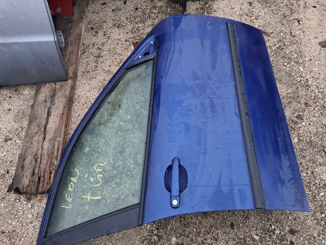 bontott SEAT LEON Jobb első Ajtó (Részeivel)