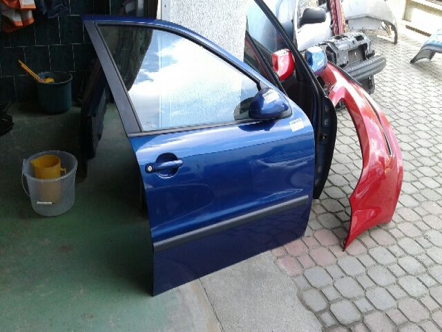 bontott SEAT LEON Jobb első Ajtó (Részeivel)